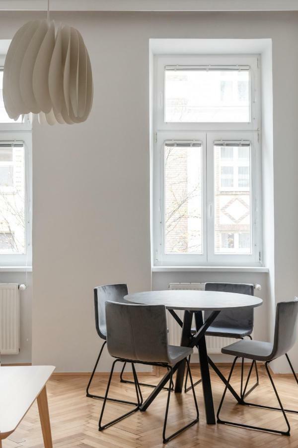 Universum Apartment 2 Wenen Buitenkant foto