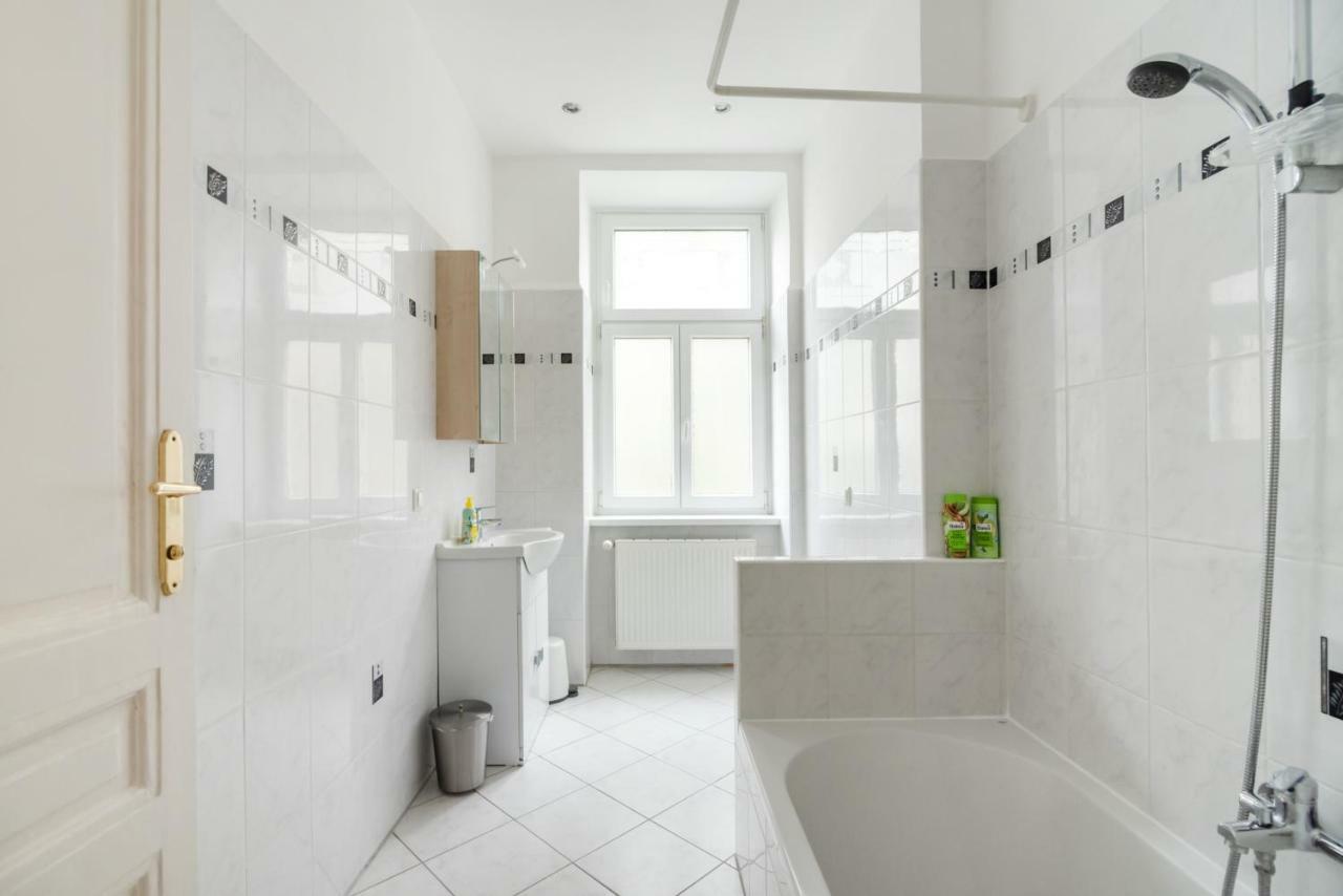 Universum Apartment 2 Wenen Buitenkant foto