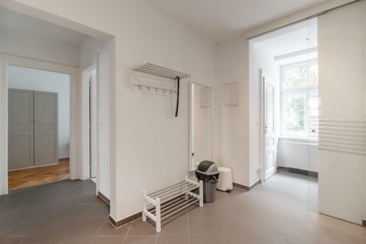 Universum Apartment 2 Wenen Buitenkant foto