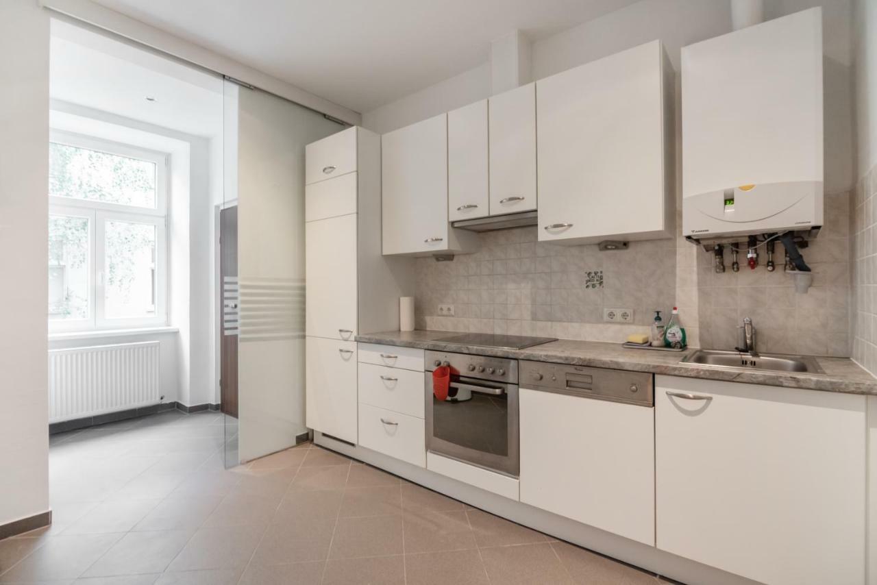 Universum Apartment 2 Wenen Buitenkant foto